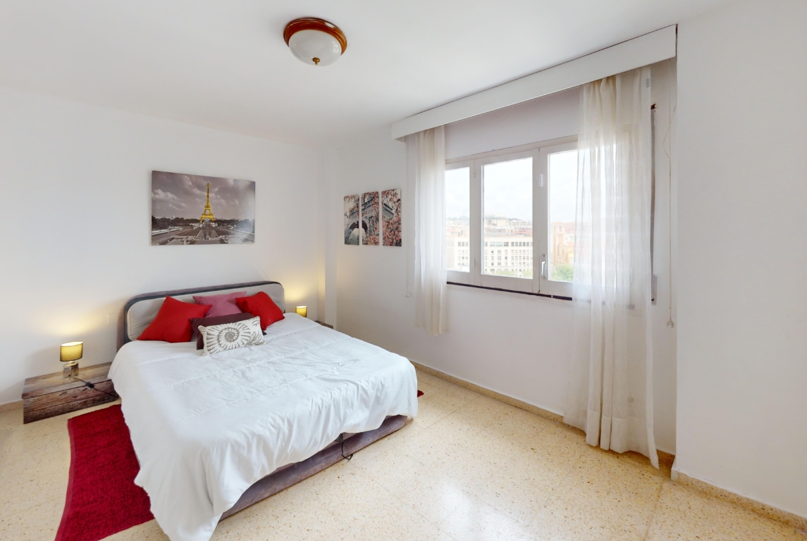 936 v Bedroom