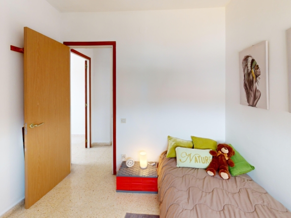 936 v Bedroom 2
