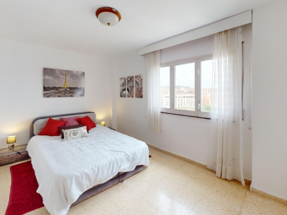 936 v Bedroom