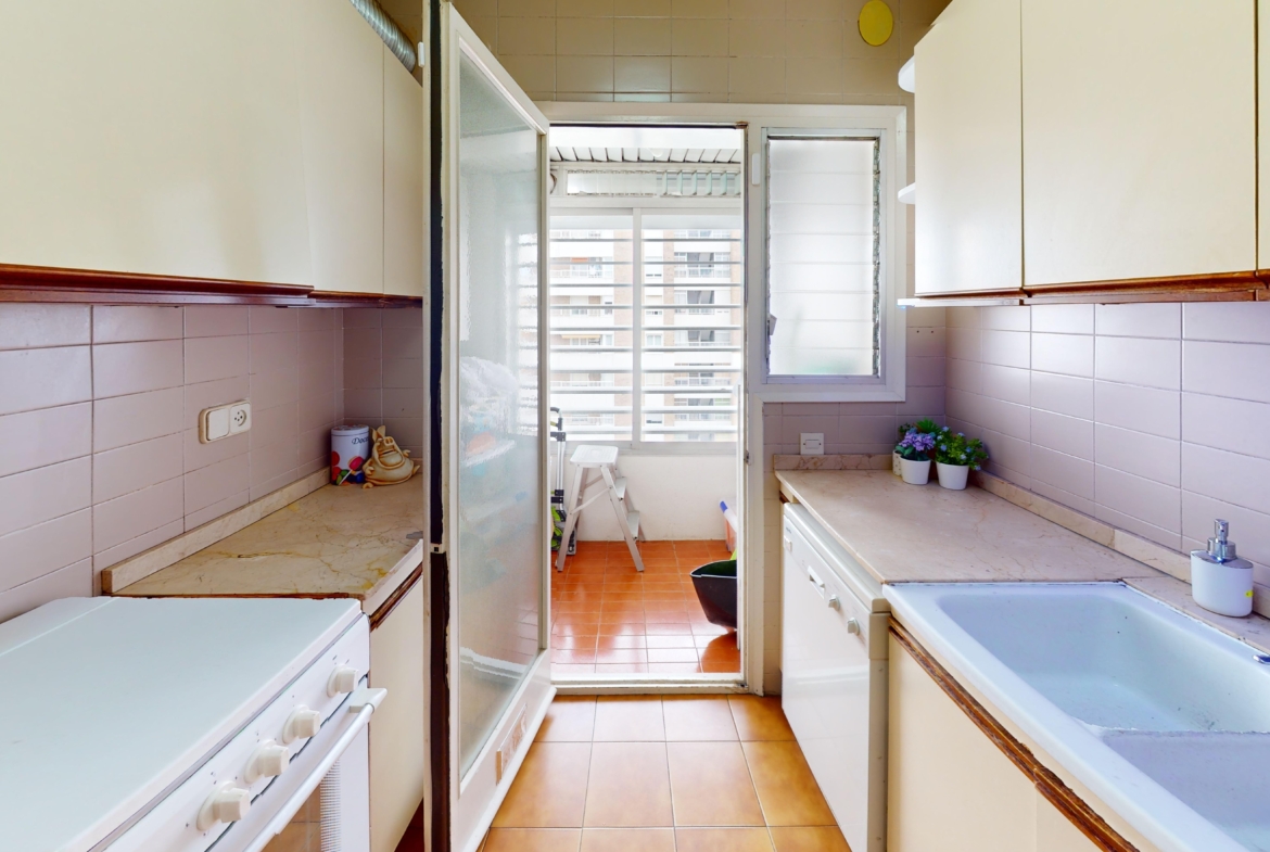 936 v Kitchen
