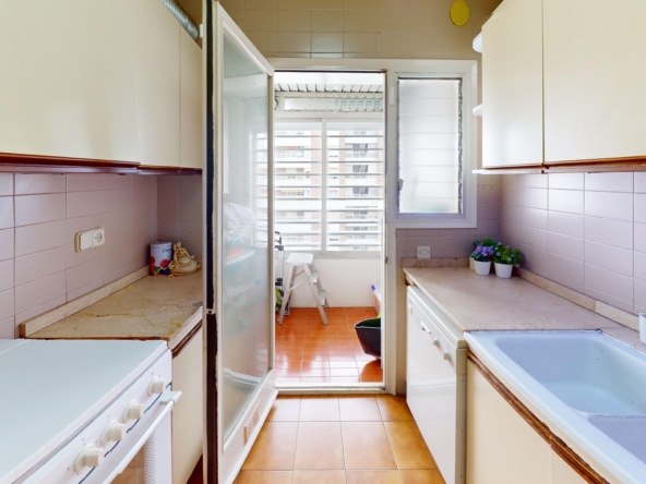 936 v Kitchen