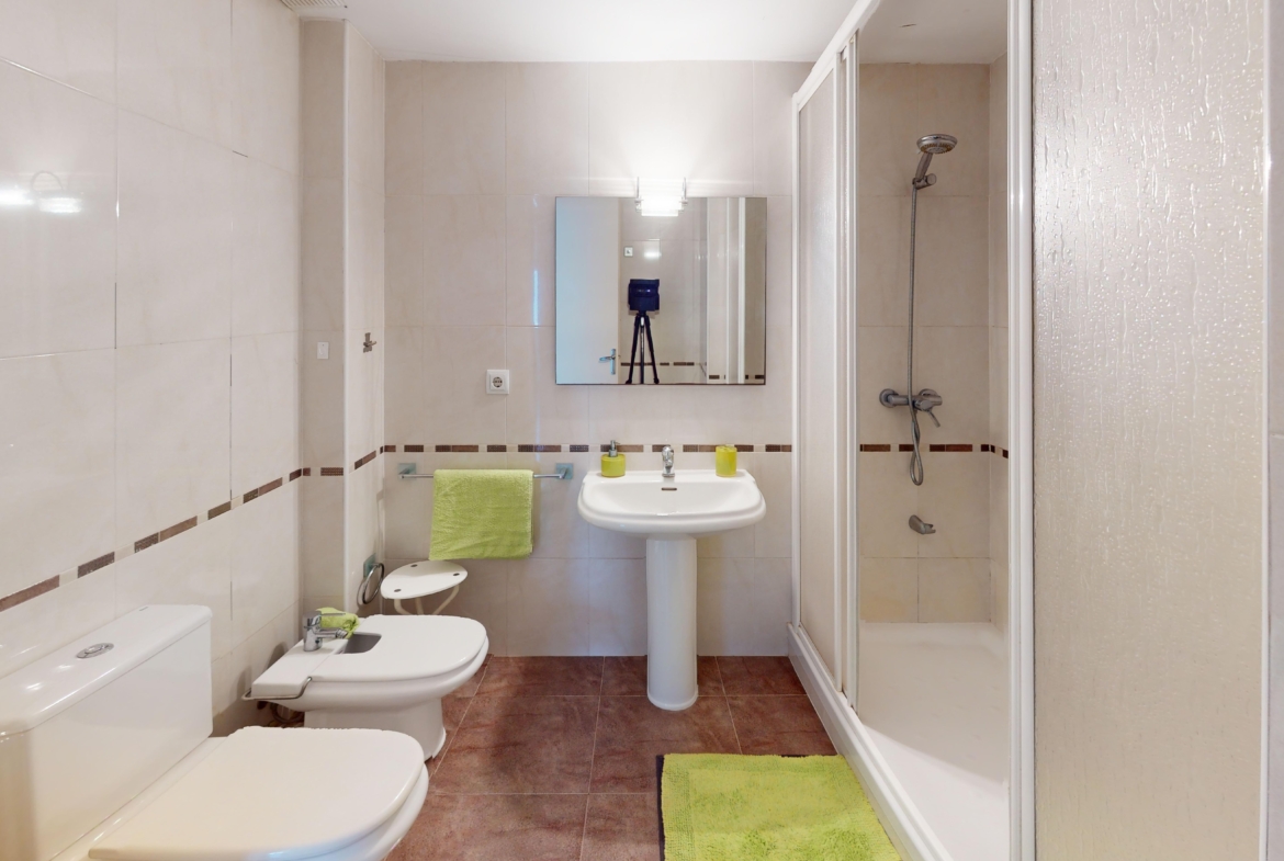 941 V Bathroom