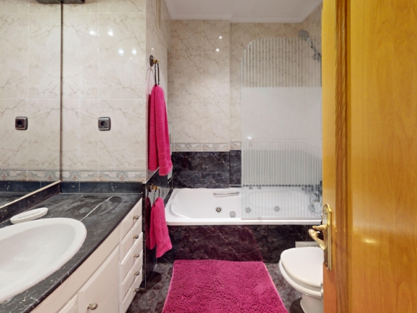 939 V Bathroom