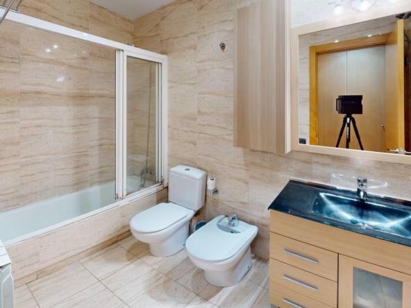 952 V Bathroom 1