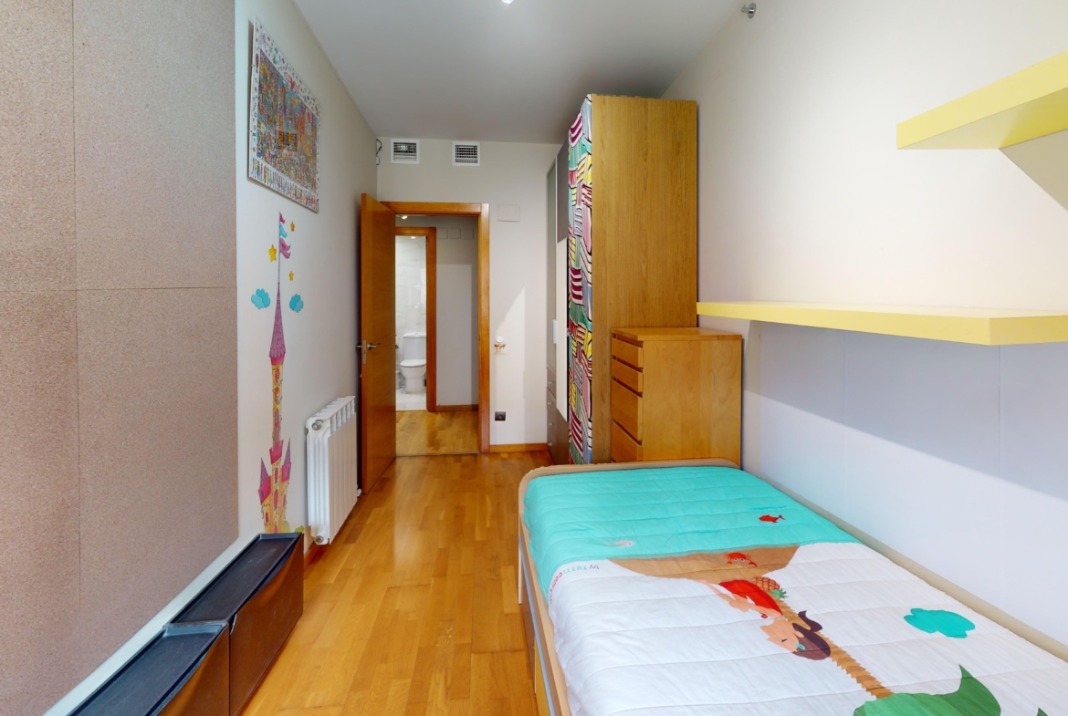 952 V Bedroom