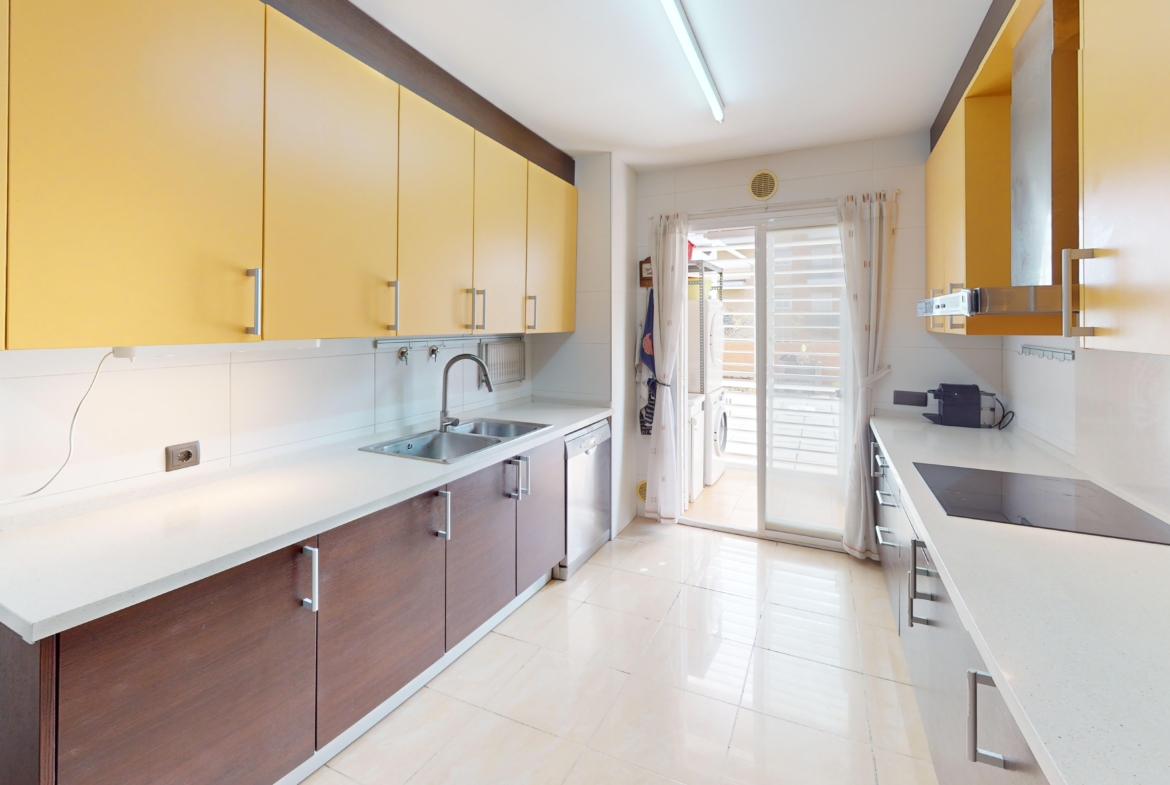 952 V Kitchen 1