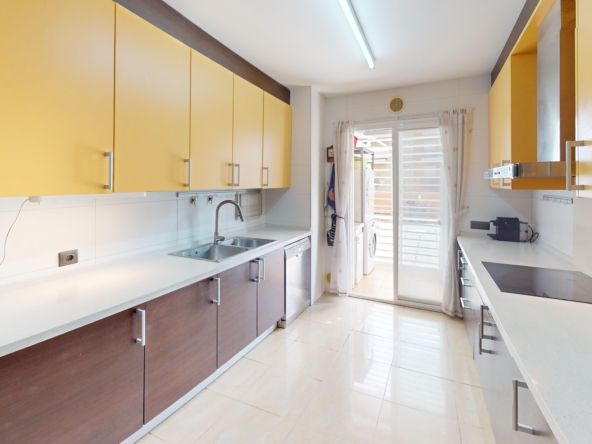 952 V Kitchen 1