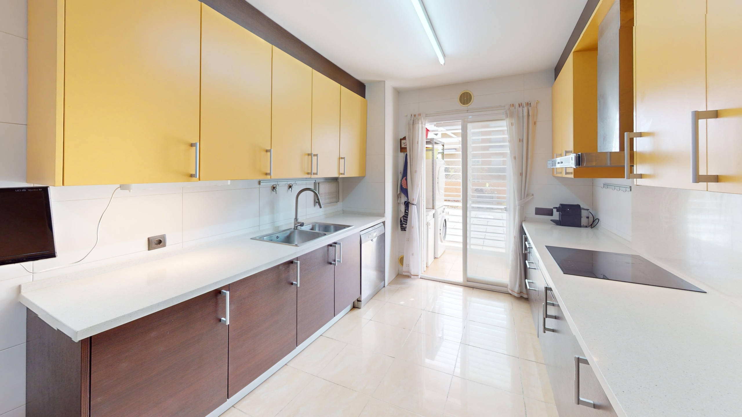 952 V Kitchen 1