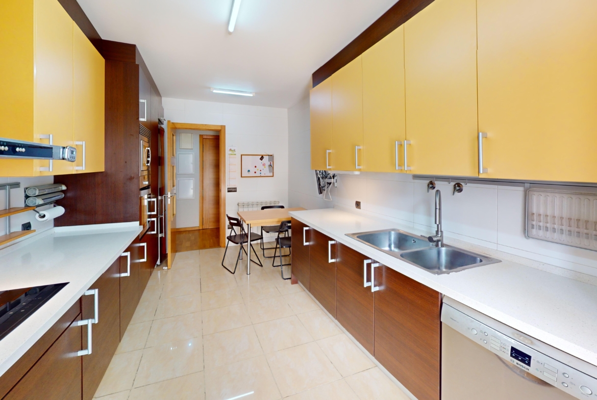 952 V Kitchen