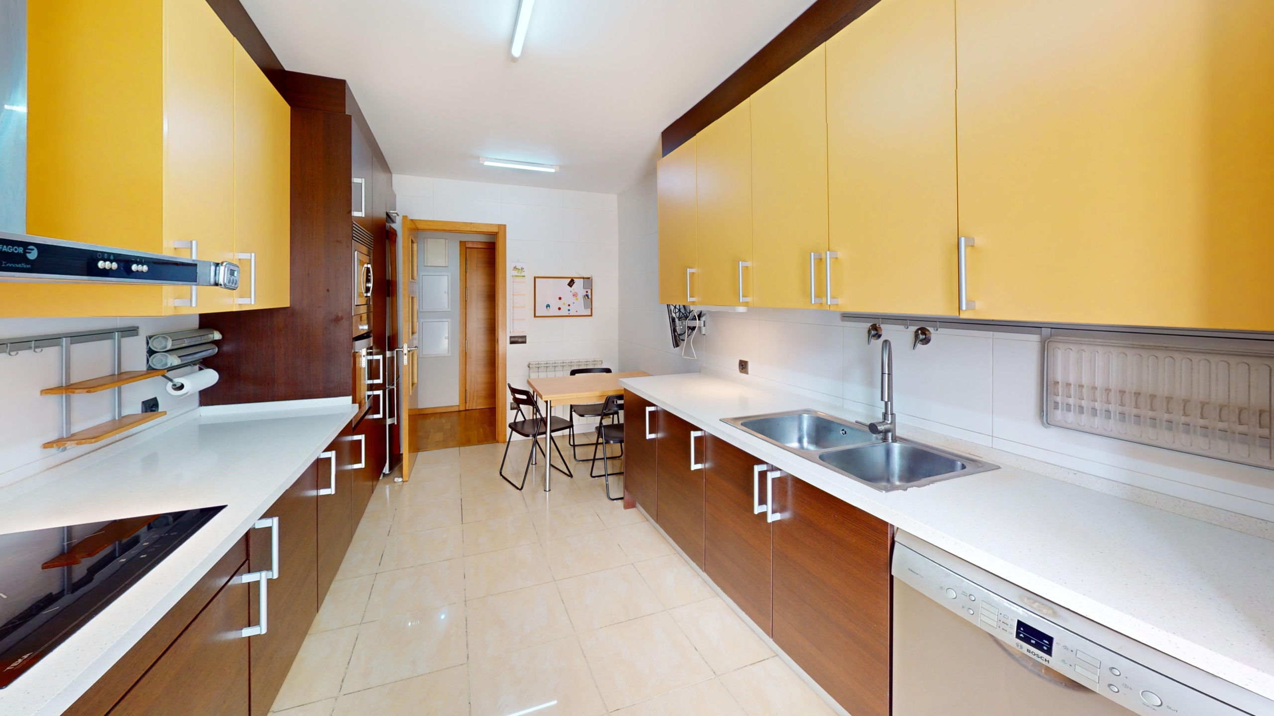 952 V Kitchen