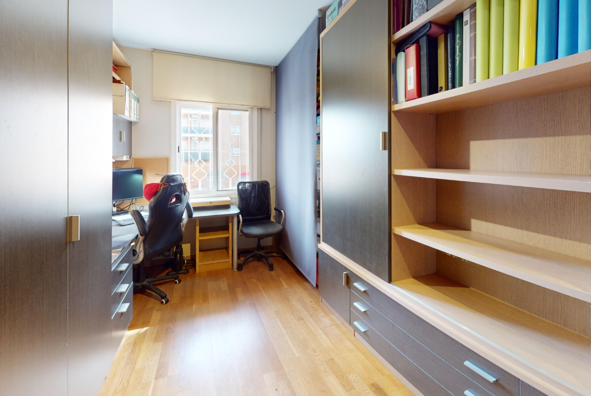 952 V Office