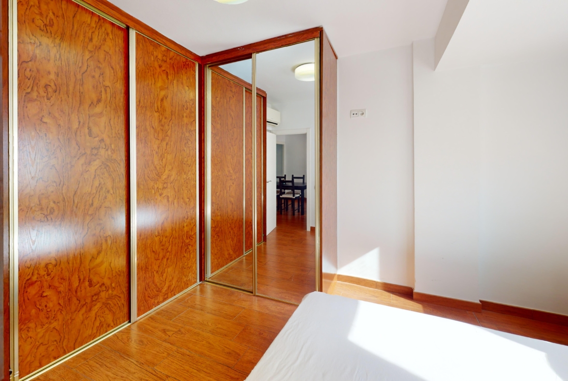 952 V Bedroom