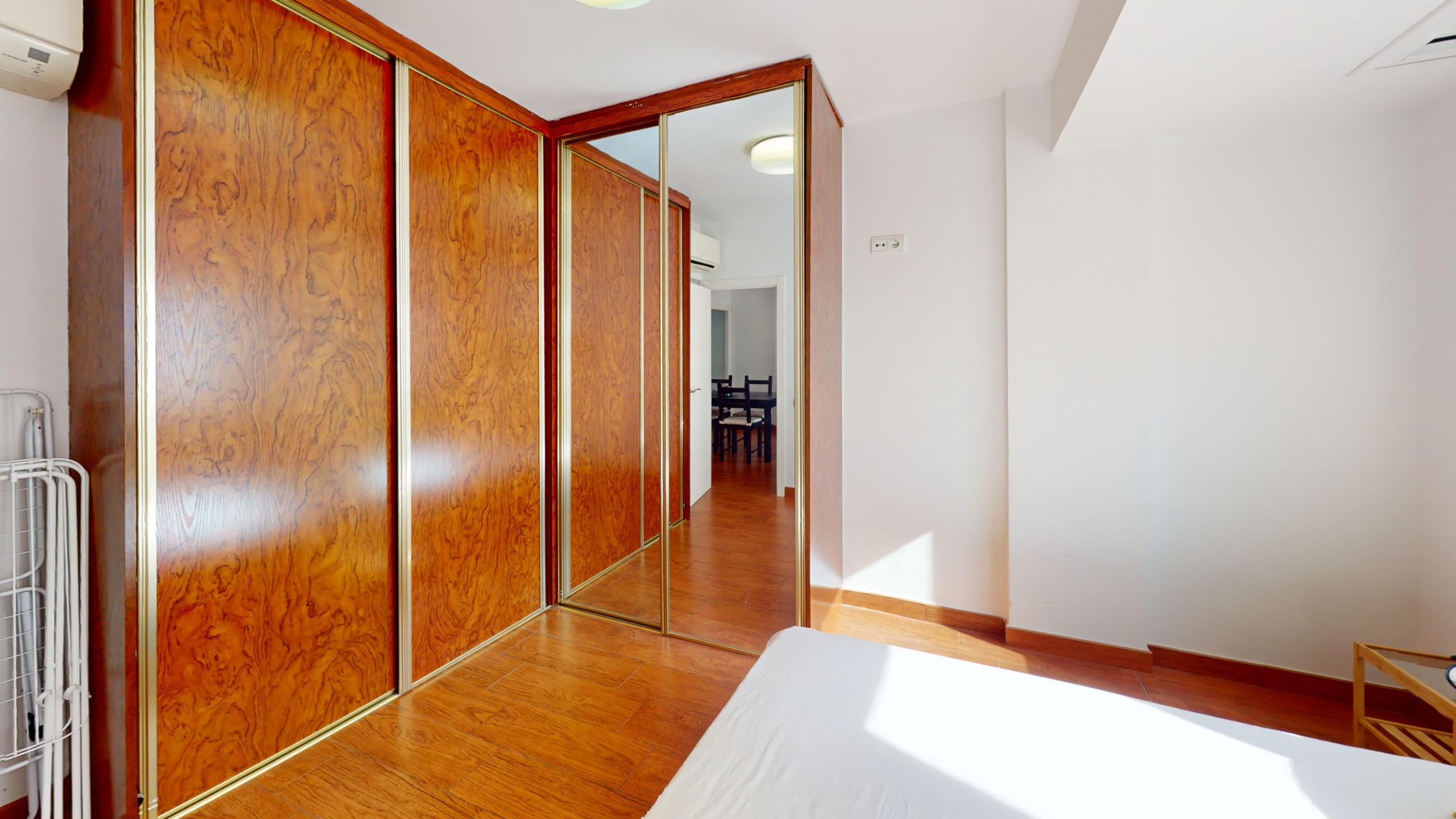 952 V Bedroom