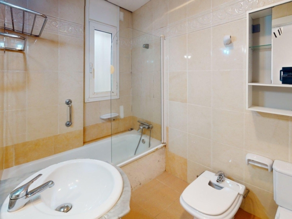 956 V Bathroom 1