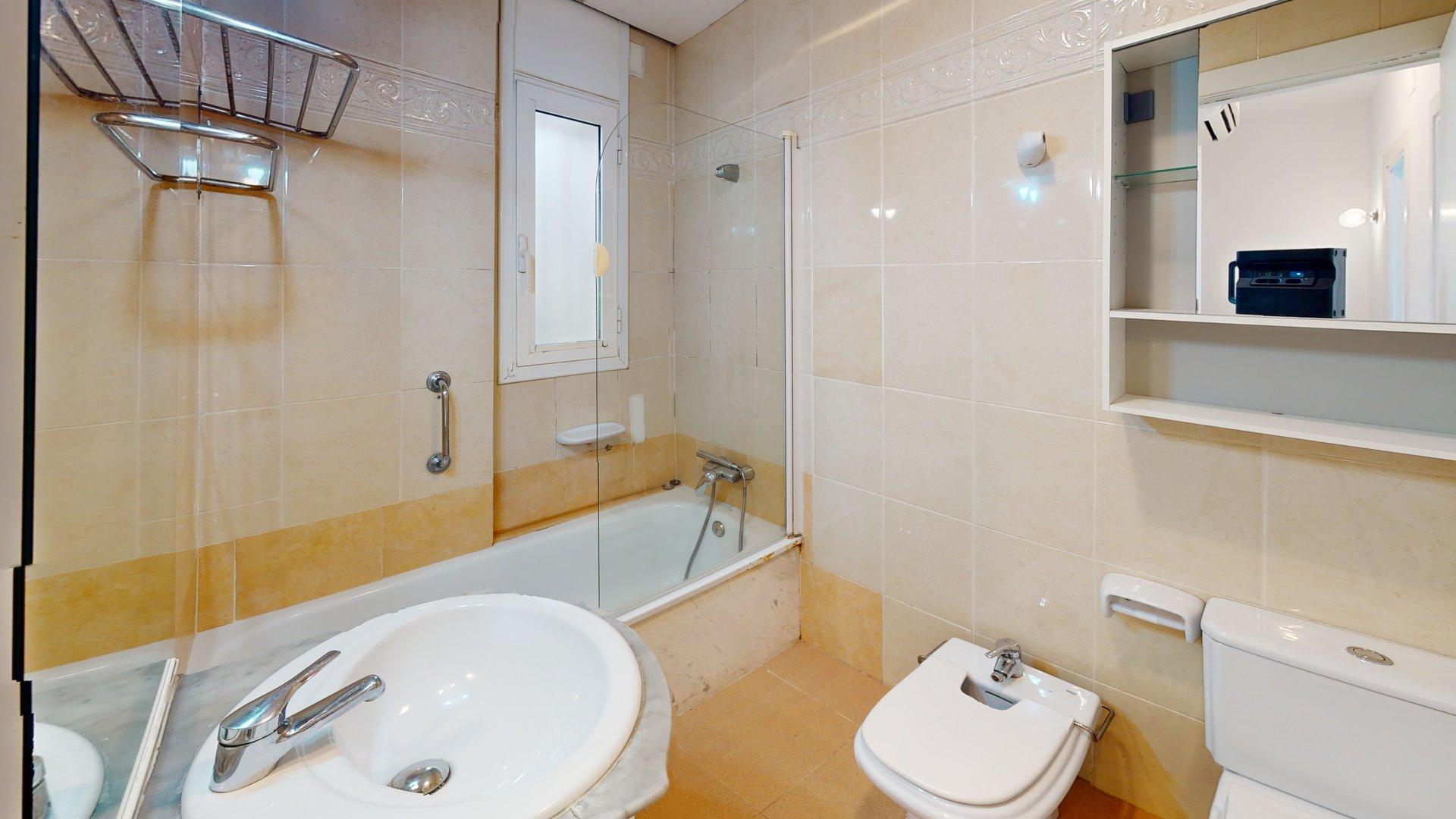 956 V Bathroom 1