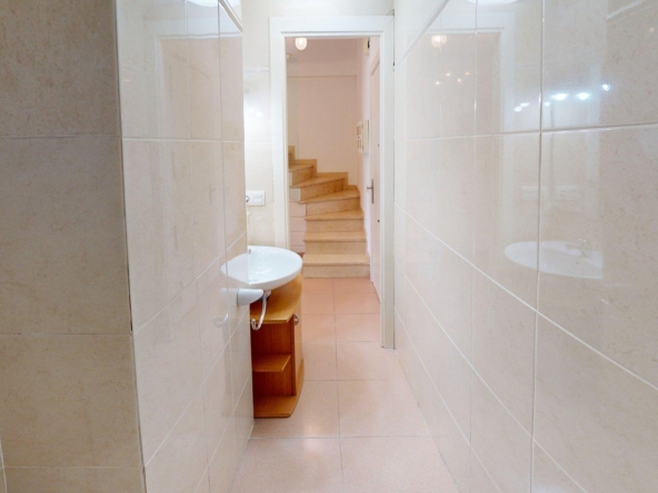 956 V Bathroom