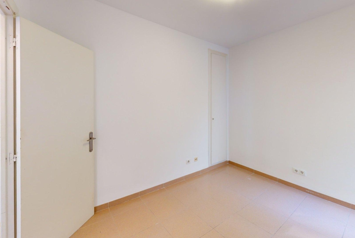 956 V Bedroom 1