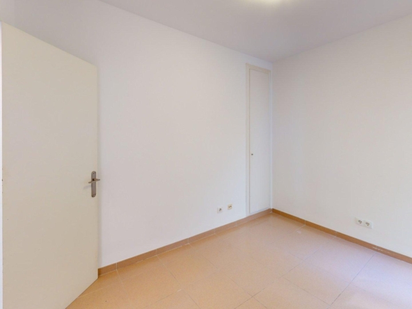 956 V Bedroom 1