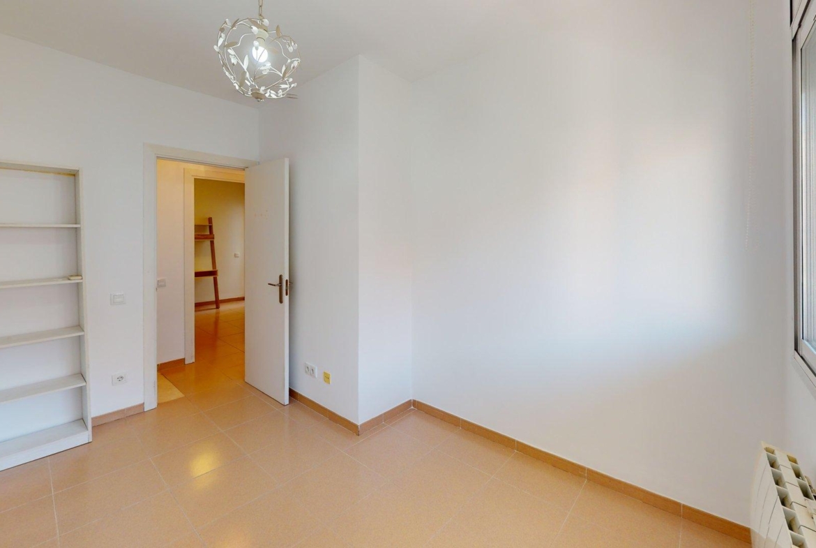 956 V Bedroom 3