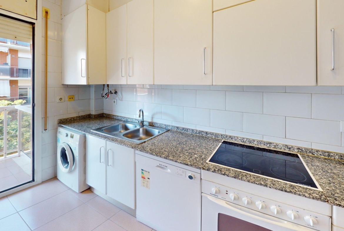 956 V Kitchen